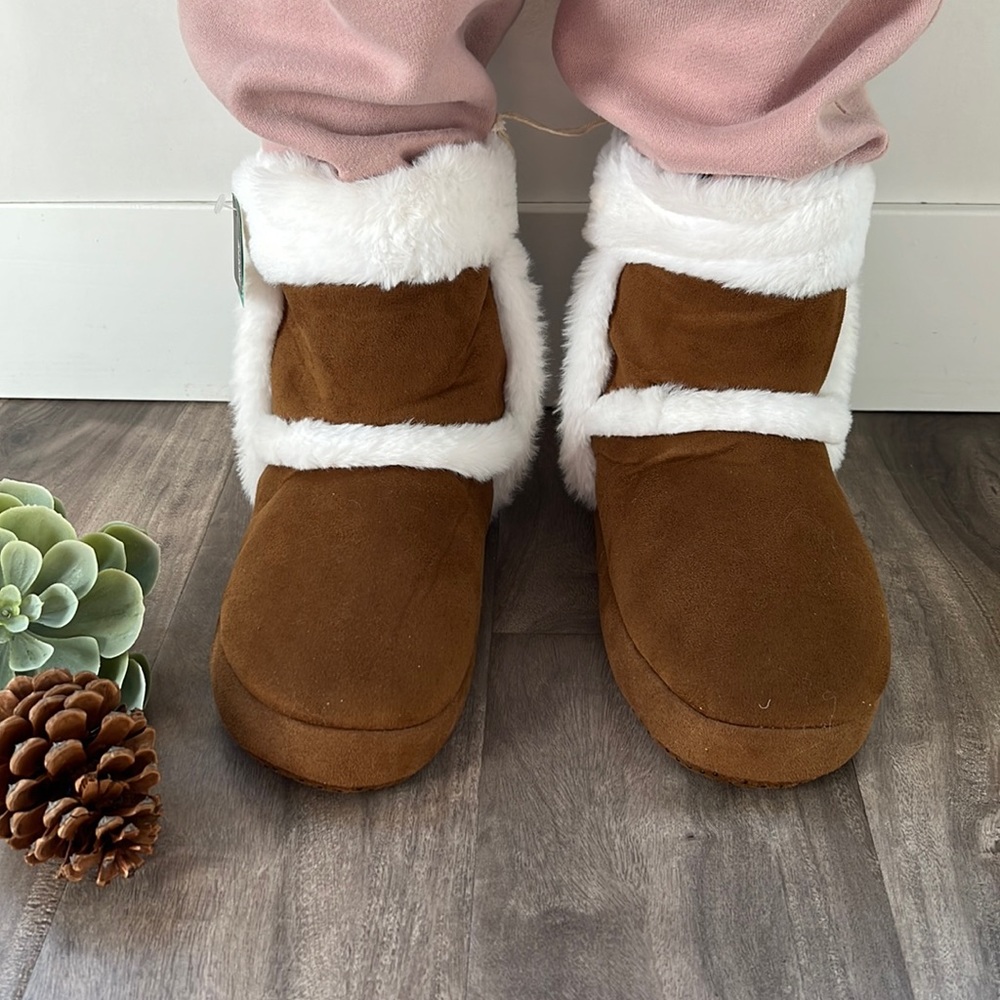 ARDENE ECO plus bootie slippers - NEW - size 5/6 - Picture 1 of 8